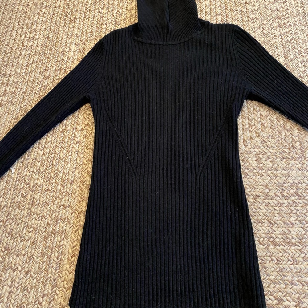 Slim fit black turtleneck, size M/L